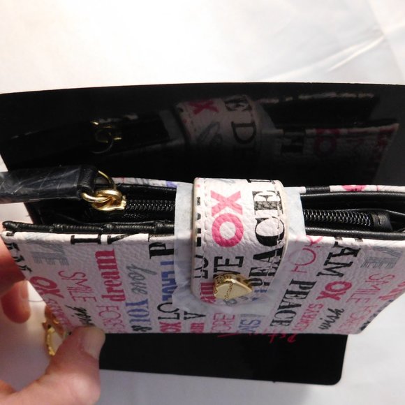 Betsey Johnson Wallet Card Case Peggable with Key Ring Peace Love Smile - Picture 3 of 5